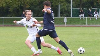Sind die beiden stärksten Akteure beim 0:0 zwischen Plankstadt und Enosis Mannheim: Max Hilke (l.) und David Braun.