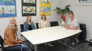 Haben das Wohl Schüler fest im Blick: Schulleiterin Anja Kaiser (v.l.), Lehrerin Demet Üstüner-Hartbauer, Lehrerin Jana Breiter und Christian Bikowski von der AOK.