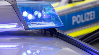 Der Täter schlitzte das Stoffdach des Oldtimer-Cabrios in Hockenheim auf und stahl unter anderem das Lenkrad aus dem Innenraum.