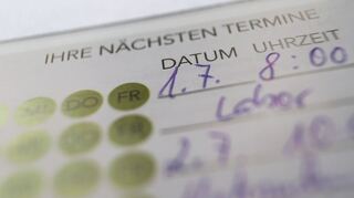 Termine bei Fachärzten bekommen viele Kassenpatienten erst nach Wochen. (Archivbild)