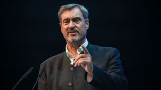 An der Wehrpflicht führt kein Weg vorbei, meint nicht nur der CSU-Chef.