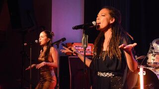 Sabah Frank und Christin Kieu zelebrieren Tochter-Mutter-Harmonie.
