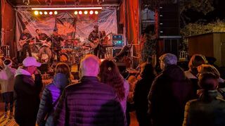 Vor der Bühne ist noch Luft am Kerwesamstagabend bei „The B.flats“.