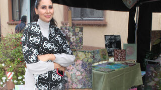 Künstlerin Sahar Haselimanzour zeigt ihre Werke.