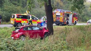 Auch bei Autounfällen ist die Feuerwehr Schwetzingen im Einsatz.