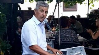 Matteo di Maggio spielt bei der Hockenheimer Nacht der Musik im Café Lato.
