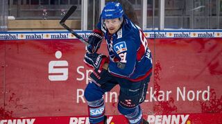 Manche Adler-Spieler wie Tommi Huhtala sind Hermann Frank besonders ans Herz gewachsen.