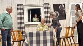 Mitten in den Proben - das Ensemble des Ketscher Kerwetheaters feilt daran, das Publikum bestens zu unterhalten.
