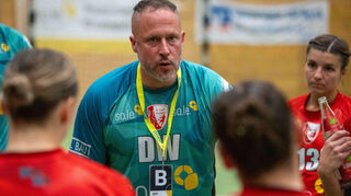 HSG-Trainer Daniel Weinheimer bereitet seine Mannschaft auf das Heimspiel in Reilingen vor.