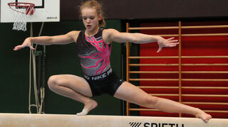 Ebba Mühl (TG Mannheim) am Balken.