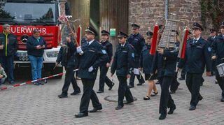 Feierlich: Einmarsch des Spielmannszugs der Freiwilligen Feuerwehr Reilingen zum Großen Zapfenstreich auf dem Wersauer Hof.