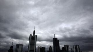 Grau, feucht und neblig: So sieht das Wetter zum Start in die neue Woche oft aus. Wo sich im Südwesten dennoch Sonnenstrahlen durchsetzen können und wann mit Auflockerungen zu rechnen ist.