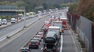 Auf der A6 kommt es aktuell zu einem langen Stau in Fahrtrichtung Mannheim.