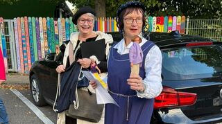 Es gibt sie noch, die Petrapuppen: Am Plastyweg stand einst die Spielwarenfabrik Plasty, die sie herstellte.