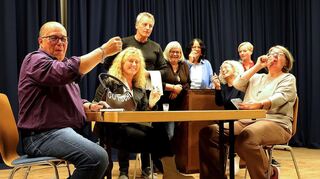 Schon die Proben von „Kaviar trifft Currywurst“ versprechen einen unterhaltsamen Theaterabend in Altlußheim.