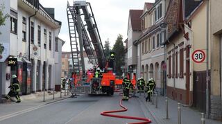 Durch den Brand war die Bahnhofsstraße in Walldorf gesperrt.