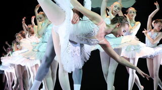 Die Schwetzinger Ballettschule zeigt Schwanensee