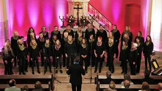 Der Frauenchor "Women's Voice" unter der Leitung von Joe Weis tritt am Kerwe-Sonntag in Neulußheim auf.