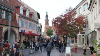 Der verkaufsoffene Sonntag ist fester Bestandteil der Kerwe in Schwetzingen.