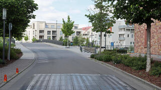 Den Berliner Kissen in der Unteren Mühlstraße in Höhe der Zehntscheune sollen in Kürze eine ganze Menge weiterer vor Kindertagesstätten folgen.