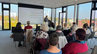 Dr. Annette Maleika, Chefärztin der Gynäkologie der GRN-Klinik Schwetzingen, referierte zur Brustgesundheit.