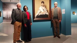 V.l.: Ihor Poronyk, Direktor des Odessa Museum für Westliche und Östliche Kunst, Ausstellungskuratorin Julia Carrasco und Frieder Hepp, Direktor des Kurpfälzischen Museums Heidelberg, vor dem Werk „Portrait der Gräfin Olena Tolstoi“ von Domenico Morelli aus der Sammlung des Museums in Odessa.