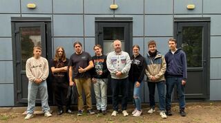 Die Gruppe um Sebastian Längerer (3. v. l.) freut sich auf die kommenden Schritte.