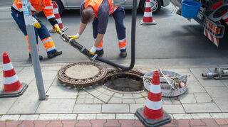 Die Kanäle in zwei Schwetzinger Stadtteilen werden kontrolliert.