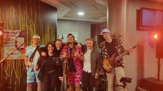 Gut gelaunt in die Nacht der Musik: Startschuss mit Athi.rocks und dem Orgateam bei McDonald’s.