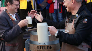 Bürgermeister Nils Drescher und Mario Heider.