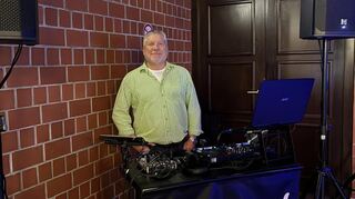 Ralf Siegel der DJ des Abends legte mit einem bunten Mix auf.