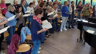 Der Ketscher Chor Cantiamo bereitet sich schon fleißig auf sein Jubiläumskonzert vor.