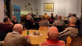 Interessierte Fragerunde bei der Monatsversammlung der CDU Eppelheim.