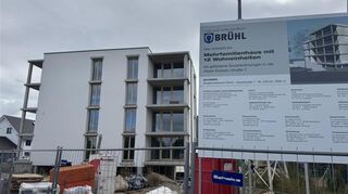 In der Brühler Albert-Einstein-Straße entsteht aktuell ein Mehrfamilienhaus mit zwölf Wohneinheiten.