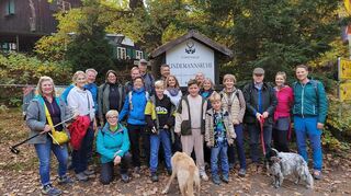 Mitglieder des TC Blau-Weiss Schwetzingen auf dem Ganerbenweg bei Bad Dürkheim.