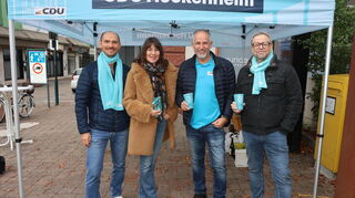 CDU-Vorsitzender Patrick Stypa (l.) gemeinsam mit Antje Fischer-Daniel, Thorsten Völlmer und Patrick Nauert beim Infostand.