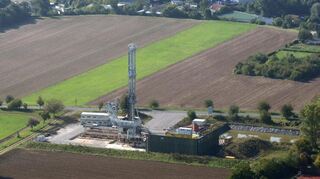 Das Areal der in Brühl einst geplanten Geothermieanlage während der Bohrphase.