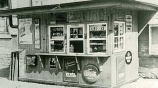 Beim Dorfabend werden etliche nostalgischer und archivierter Bilder gezeigt, auch dieses von einem alten Oftersheimer Kiosk könnte dabei sein.