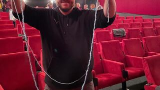 Das Ergebnis: Eine gut zwei Meter lange Luftmaschenreihe, die zu einem Getränkeuntersetzer werden soll.