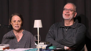 Barbara Hennl-Goll und Jürgen Haber geben beim „Plänkschder Bücherherbst“ spannende Lesetipps.