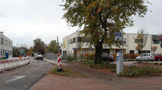 In der Schubertstraße sollen zwei Berliner Kissen in Höhe der Einfahrt zum Parkplatz Schülermensa sowie zwischen dem Kindergarten St. Josef und der Louise-Otto-Peters-Schule installiert werden.