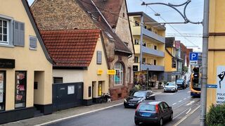 Beim Versuch für eine verkehrsberuhigte Hauptstraße geht es auch um die Frage, ob die Straßenbahn Schrittgeschwindigkeit fahren kann.