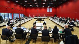 14 Länderchefs diskutierten zwei Tage lang in der Mainzer Rheingoldhalle. Nicht mit dabei waren die Ministerpräsidentinnen des Saarlandes und von Mecklenburg-Vorpommern, Anke Rehlinger und Manuela Schwesig (beide SPD).