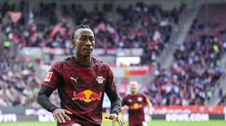 Der 18-jährige Yan Diamonde jubelt nach seinem ersten Bundesliga-Tor.