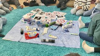 Welche Gefahren im Haushalt lauern, lernen die Kinder an dieser Station.