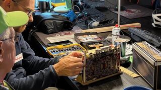 Das Innere eines Radios aus den 1960er Jahren.