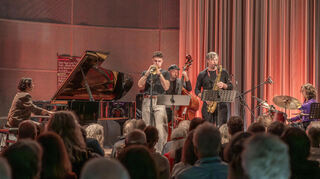 Gee Hye Lee featuring Jakob Bänsch und Sandi Kuhn im Franz-Danzi-Saal - Kulturzentrum: (v.l) Gee Hye Lee (Piano), Jakob Bänsch (Trompete), Joel Locher (Kontrabass), Sandi Kun (Tenorsaxofon) und Mareike Wiening (Drums)