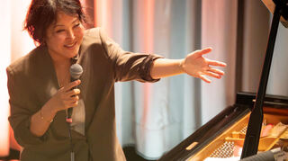 Pianistin Gee Hye Lee grüßt das Publikum