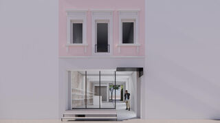 Das Haus in der Mannheimer Straße 24. Rechts neben dem Ladengeschäft führt der Durchgang in Richtung Herzogstraße.