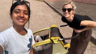 Anjana (li.) mit Mats und Anja im Schlossgarten.